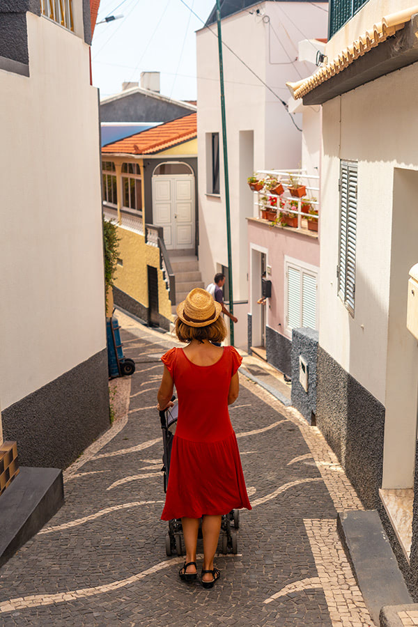 Unveiling Variable Rates in Portugal: An In-depth EU Comparison 2 A glimpse into the quaint streets of a Portuguese town, reflecting the serene lifestyle possible despite the economic uncertainties surrounding variable rates in Portugal.