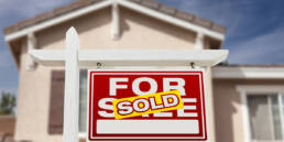 Unveiling the Rise in Homes for Sale in Portugal: Q2 2023 Report 40 House sold sign displayed in Portugal