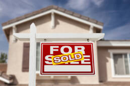 Unveiling the Rise in Homes for Sale in Portugal: Q2 2023 Report 11 House sold sign displayed in Portugal