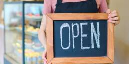 What business opportunities does Portugal offer for expats? 17 A new business opening in Portugal signifying promising Business Opportunities in Portugal