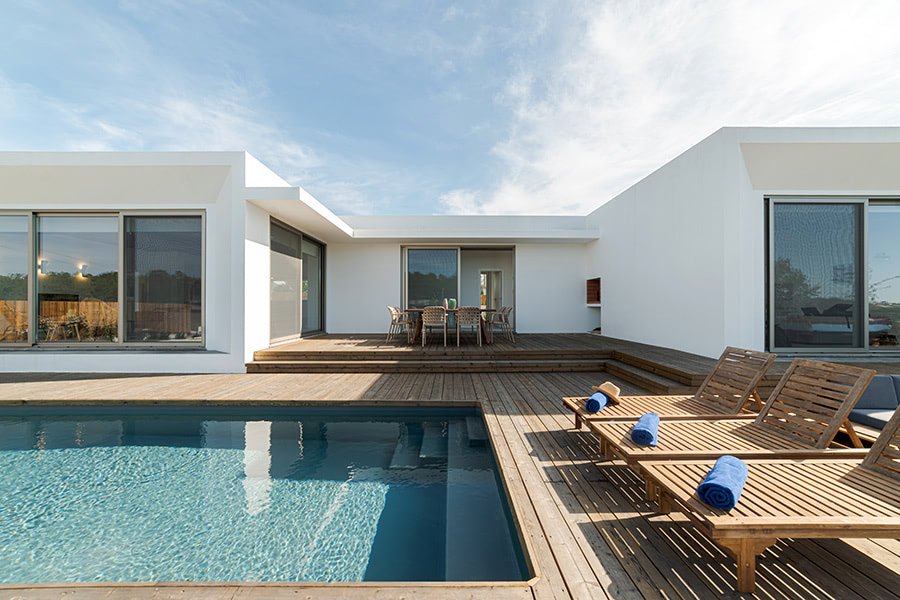 Luxury villa in Lisbon with a swimming pool.